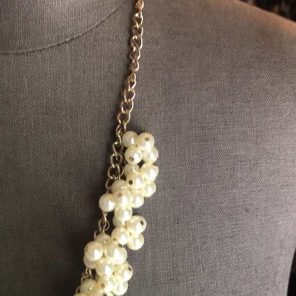 Francesca's Pearl Statement Necklace - Picture 4 of 7